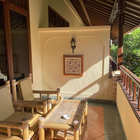 Yulia 1 Bed & Breakfast ซานูร์ ภายนอก รูปภาพ
