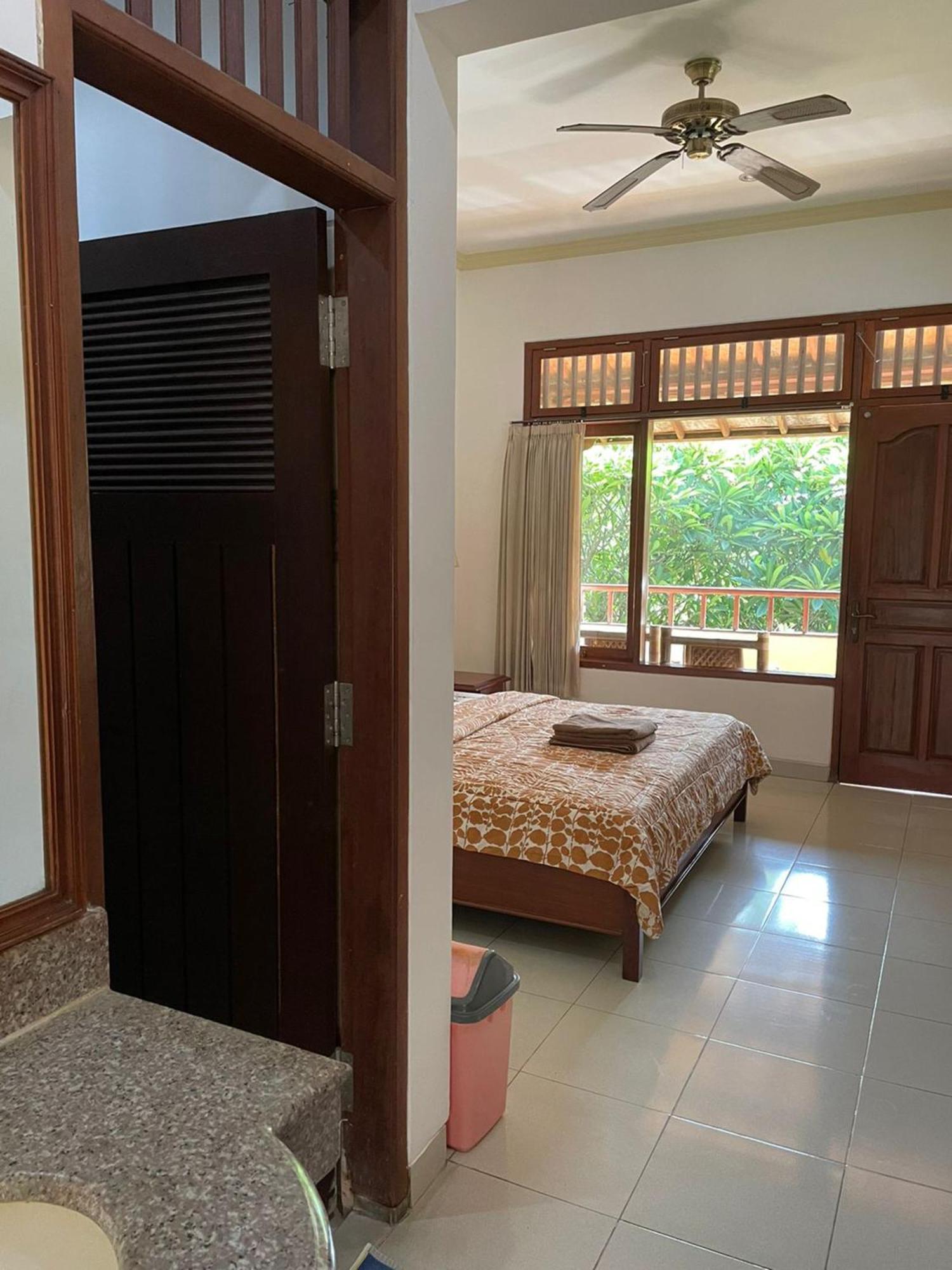 Yulia 1 Bed & Breakfast ซานูร์ ภายนอก รูปภาพ