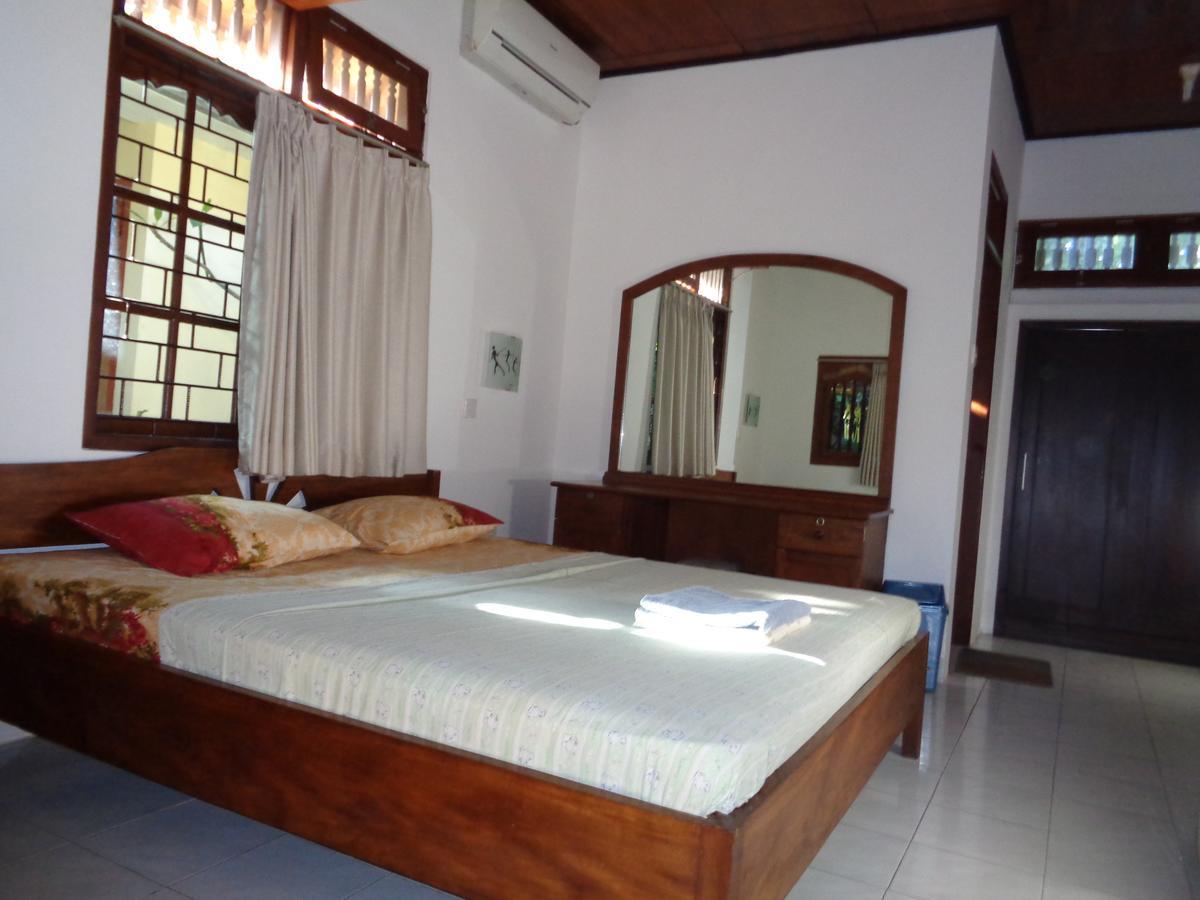 Yulia 1 Bed & Breakfast ซานูร์ ภายนอก รูปภาพ