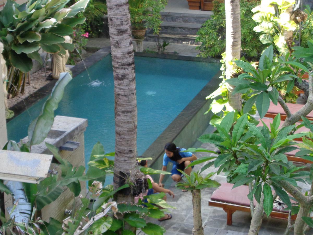 Yulia 1 Bed & Breakfast ซานูร์ ภายนอก รูปภาพ