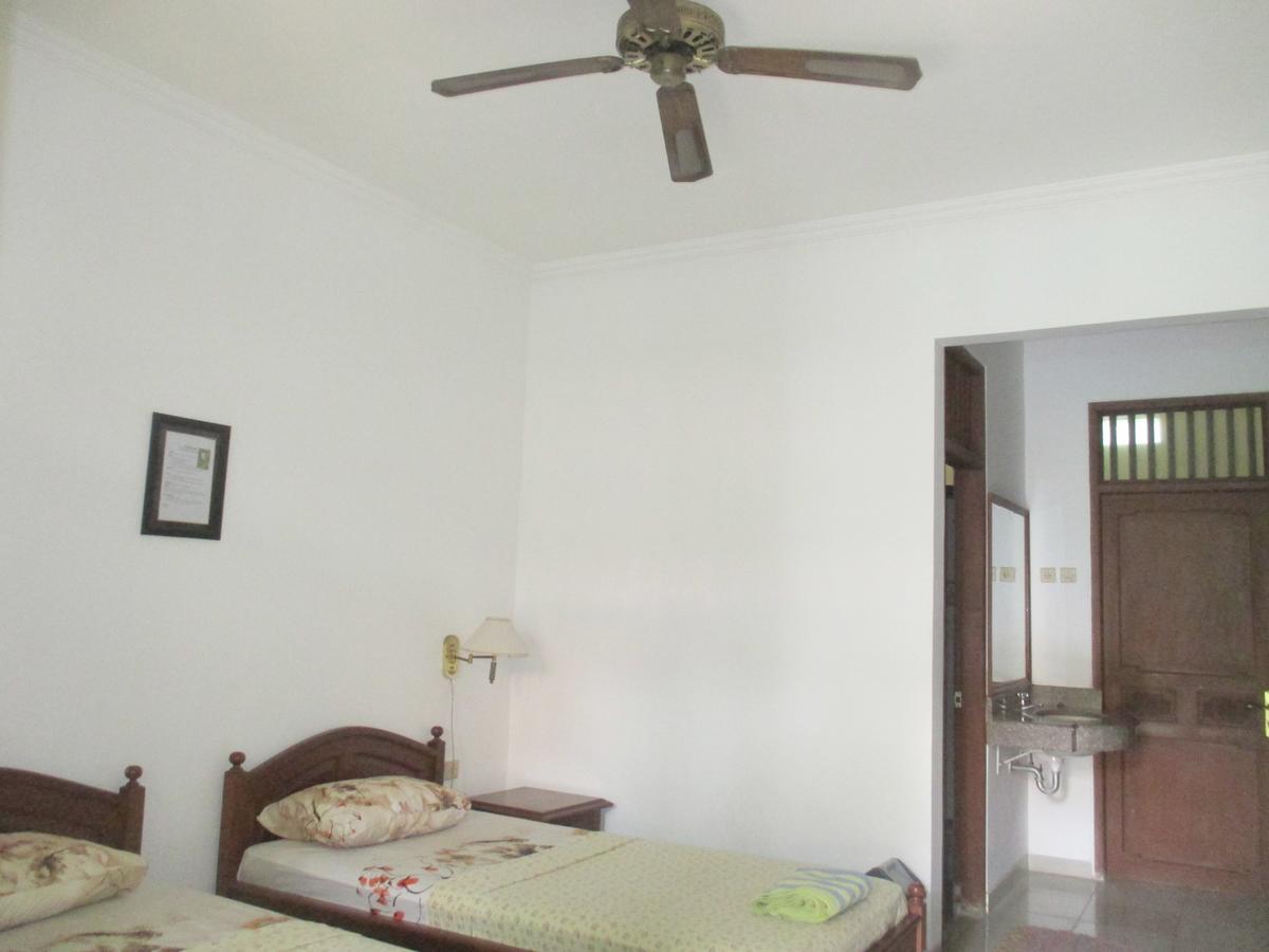 Yulia 1 Bed & Breakfast ซานูร์ ภายนอก รูปภาพ