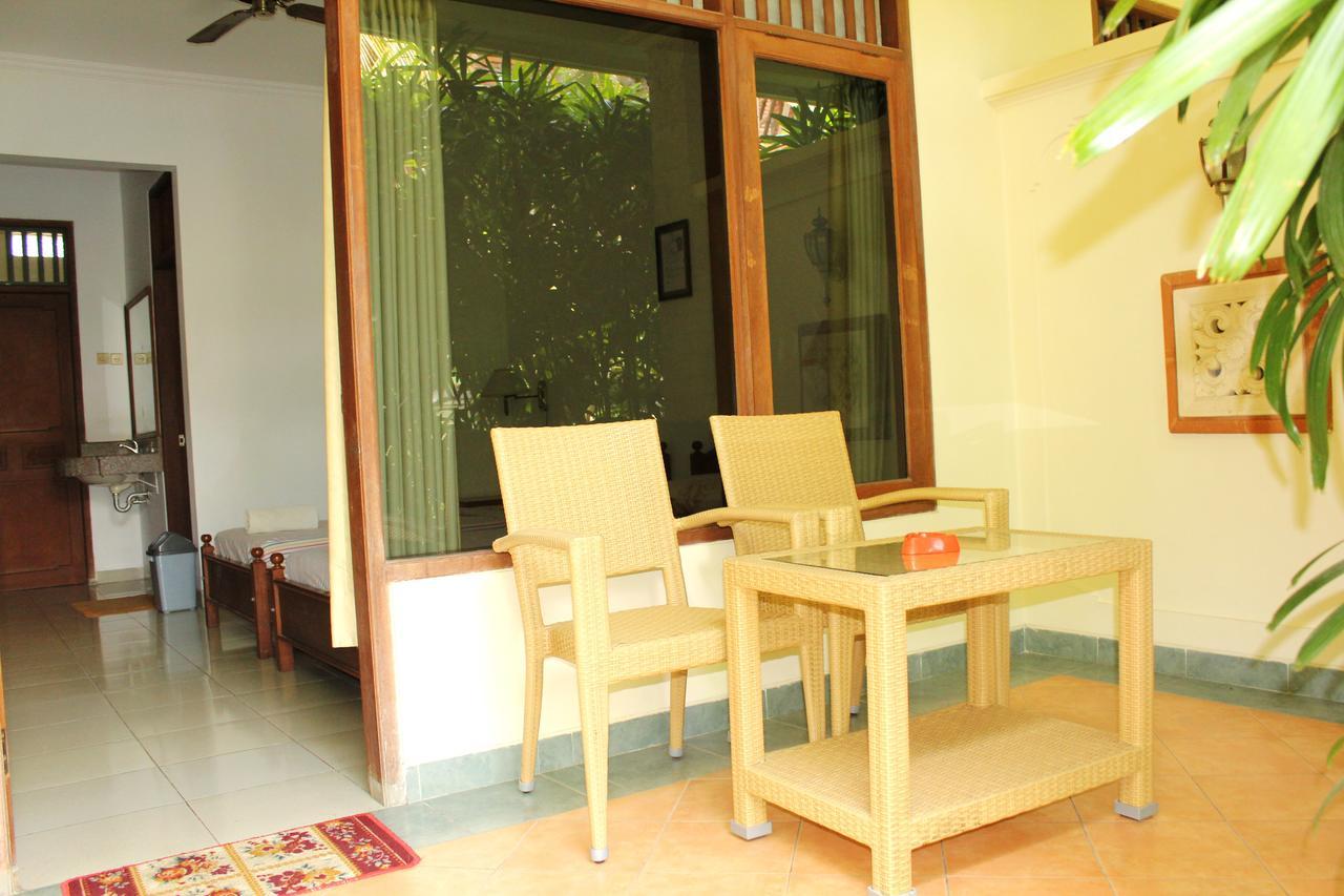 Yulia 1 Bed & Breakfast ซานูร์ ภายนอก รูปภาพ